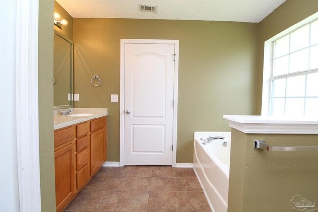 Building Photo - 6462 Sarasota St