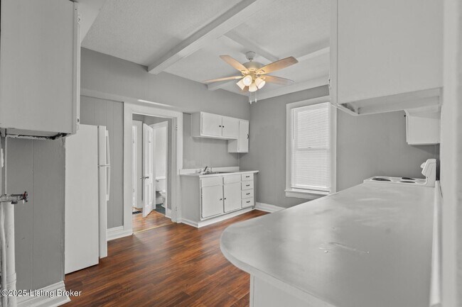 Building Photo - 1319 Maple St