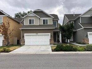 Building Photo - BEAUIFUL HOME!!!