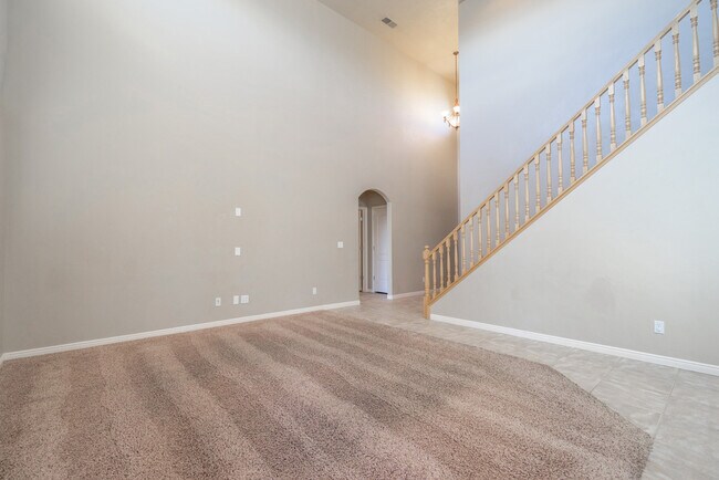 Building Photo - Beautiful St. George Home - Community Pool...