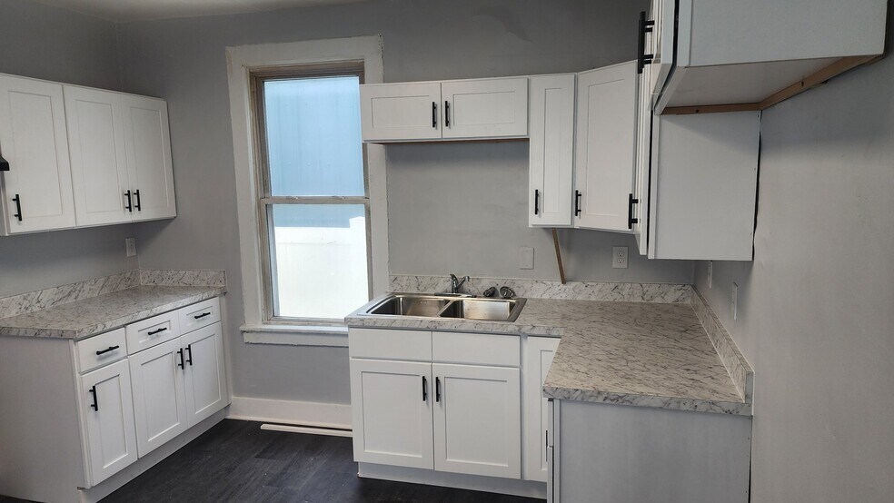 Building Photo - 525 Burnet Ave