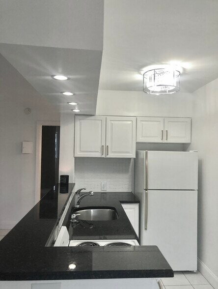 Building Photo - 1810 E Oakland Park Blvd