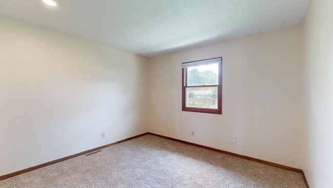 Building Photo - 2 bedroom duplex in North Ames