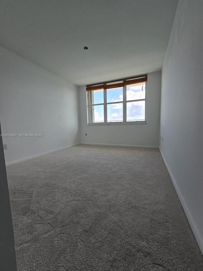 Building Photo - 800 Claughton Island Dr
