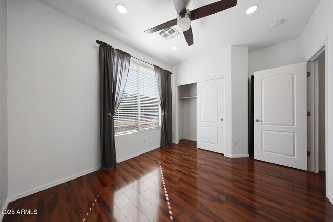 Building Photo - 1642 W Windsong Dr