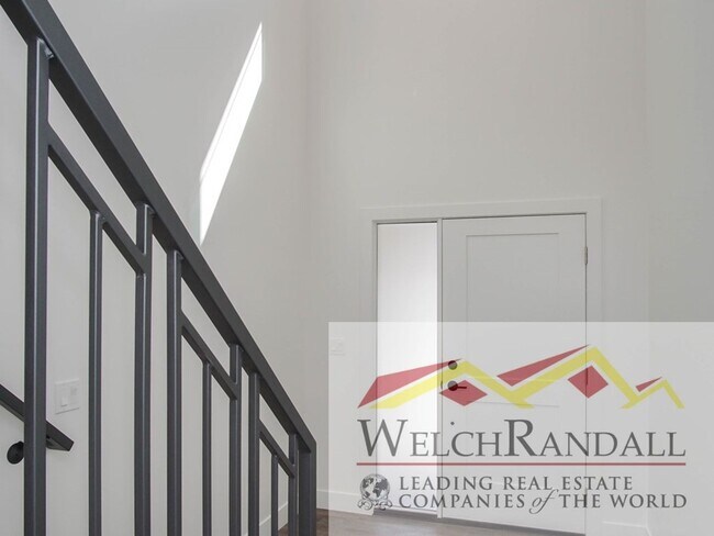 Building Photo - Spacious 3 Bed 2.5 Bath Townhome in West Haven