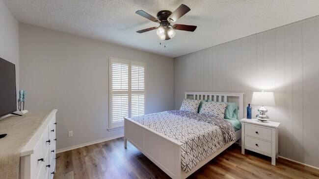 Building Photo - 5 Dorchester Ct