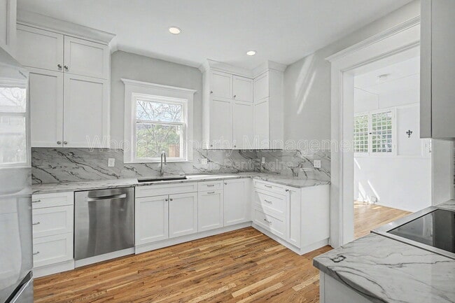 Building Photo - 2214 E 13th Ave