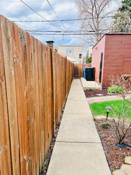 Building Photo - 3236 W Augusta Blvd