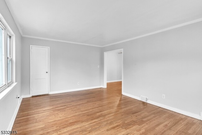 Building Photo - 164 Midland Pl