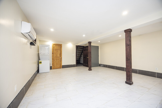 Building Photo - 336 Starr St