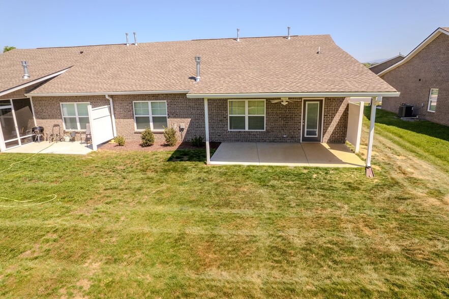 Building Photo - 728 Snowflower Cir