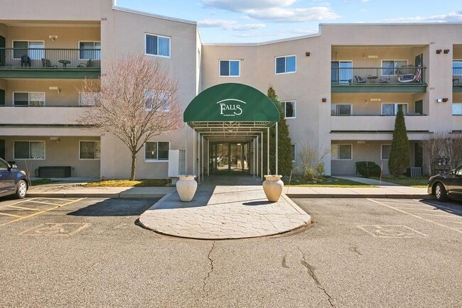 Building Photo - 31 Devereux Ave