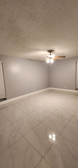 Building Photo - 394 N Laurel Dr