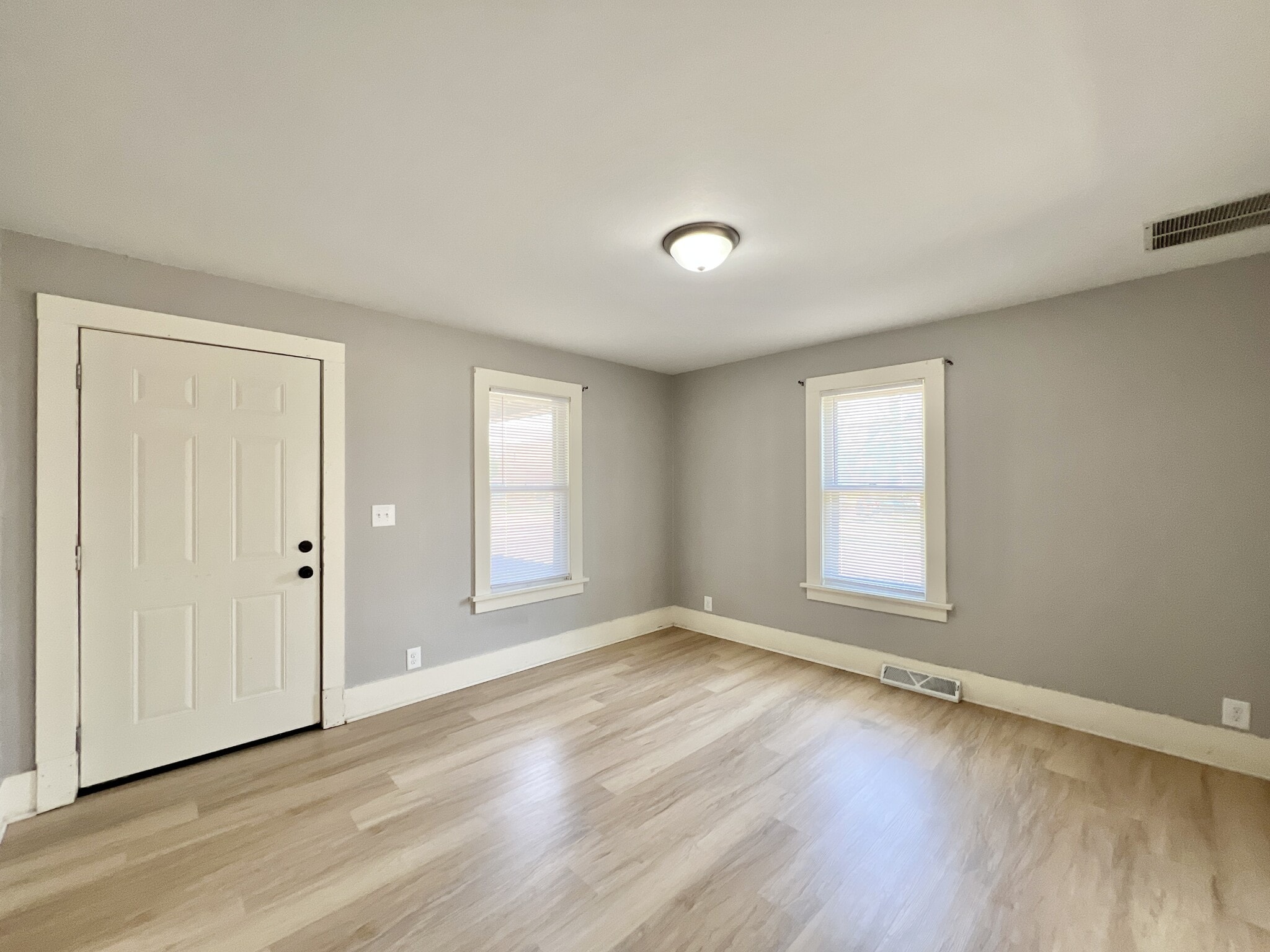 Building Photo - 1549 Porter Ave
