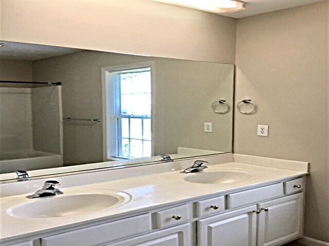 Building Photo - 5640 Regent Village Dr
