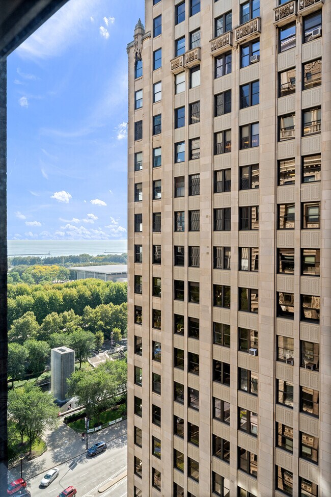 Building Photo - 6 N Michigan Ave