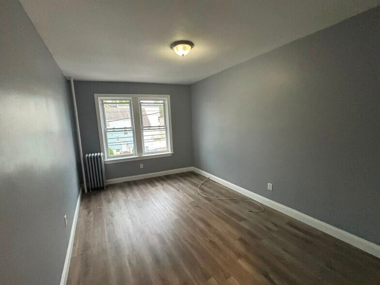 Building Photo - 735 Avenue A
