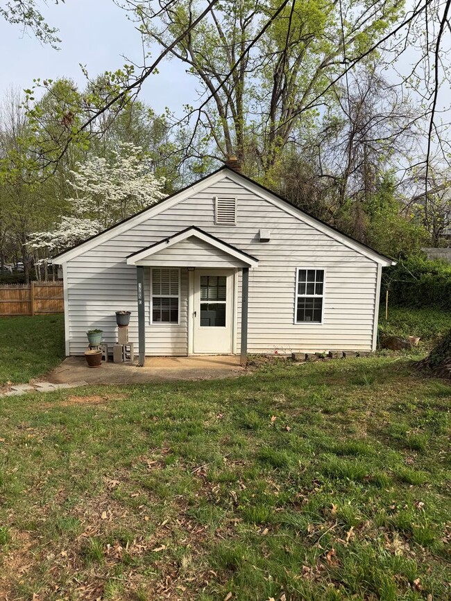 Building Photo - 1305 Cherry Avenue- E