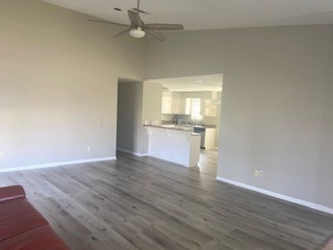 Building Photo - Beautiful home on quiet cul-de-sac! Very c...