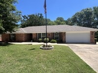 Building Photo - 412 S Country Club Rd