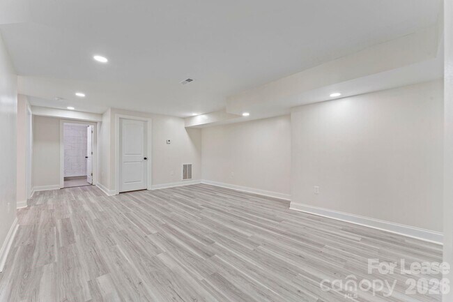 Building Photo - 612 Westway Dr