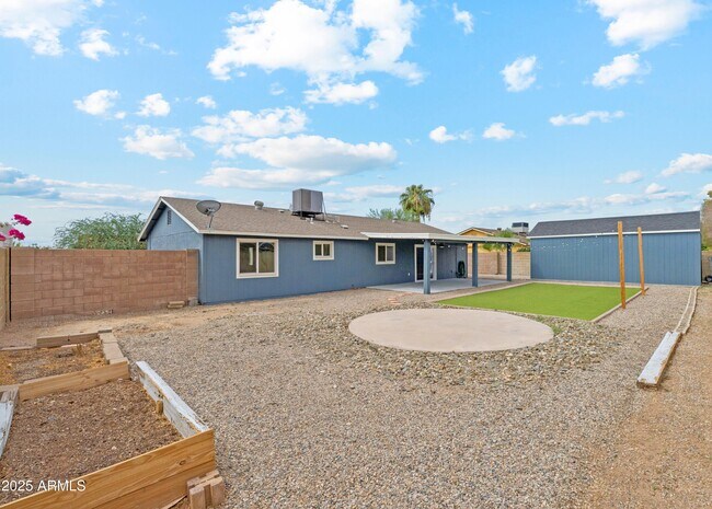 Building Photo - 4740 W Columbine Dr