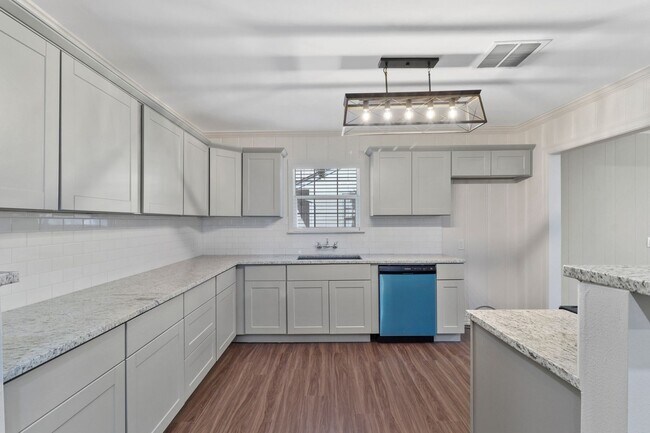 Building Photo - Completely Renovated Home Less Than 1 Mile From TCU