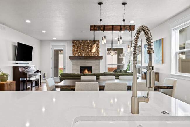 Building Photo - 3340 W Lassen Dr