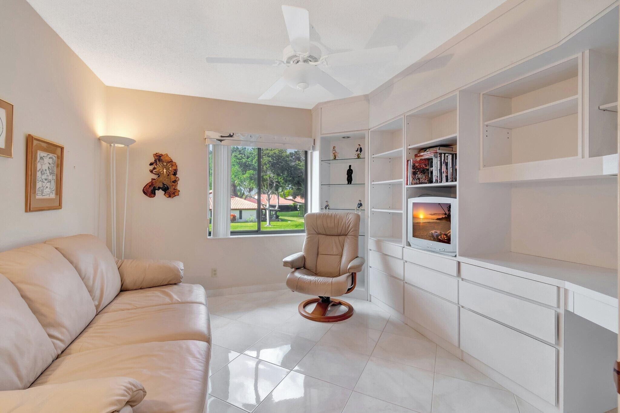 Building Photo - 10592 Tropic Palm Ave
