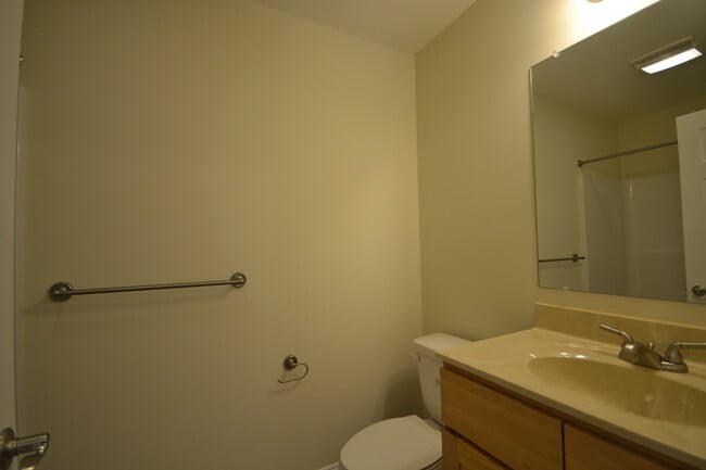 Building Photo - Luxury Paired Home