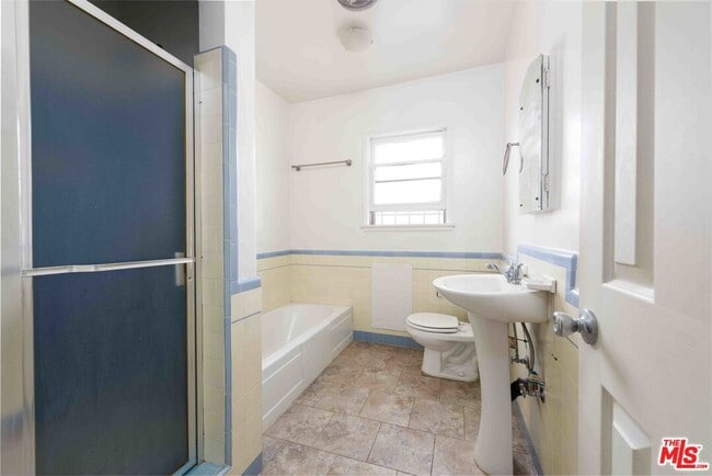 Building Photo - 413 1/2 N Gardner St