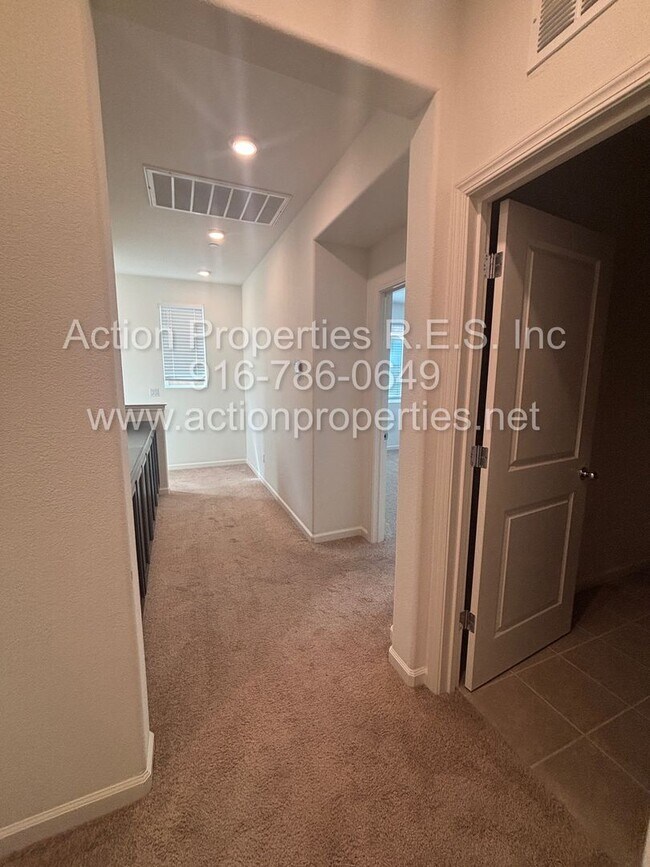 Building Photo - Rocklin Meritage Durango Subdivision - 2 Story 3 Bed, 2.5 bath - 1,833 sqft - NO HOA!