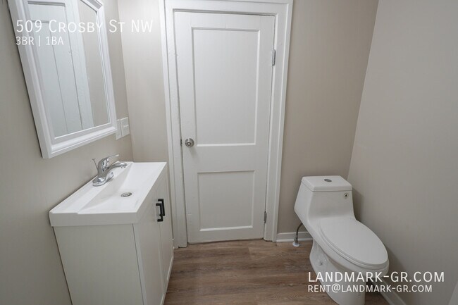 Building Photo - 509 Crosby St NW