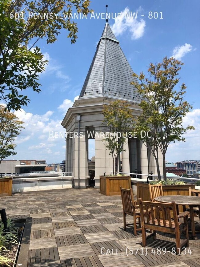 Building Photo - Stylish 8th-Floor Furnished Studio in Penn...