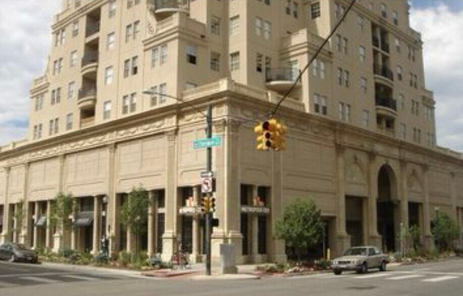 Building Photo - 300 W 11th Ave