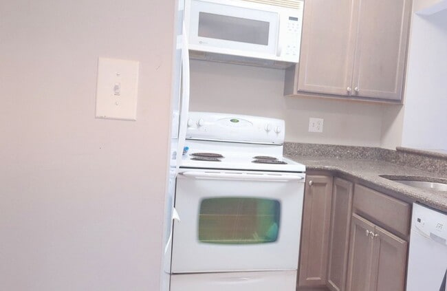 Building Photo - Bright And Cozy 1 Bed 1 Bath Condo In Vibr...