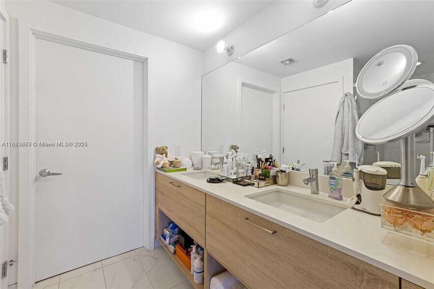 Building Photo - 16385 Biscayne Blvd