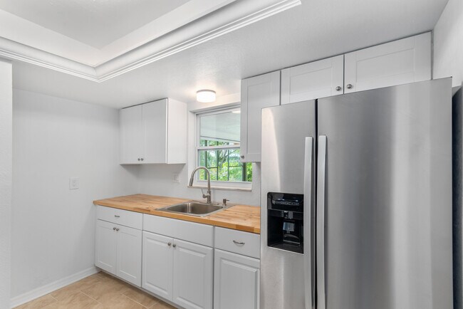 Building Photo - 6143 Tanglewood Dr NE