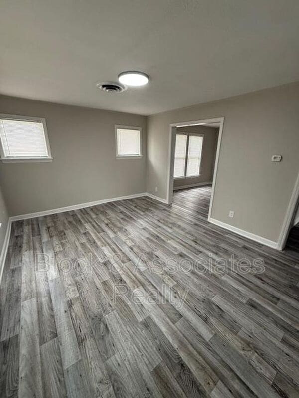 Building Photo - 325 Rich Ave