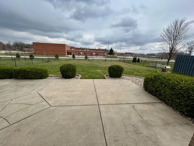 Building Photo - Beautiful 2 Story, 4 Bedroom, with a Full ...