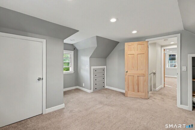 Building Photo - 142 N Taylor Ave
