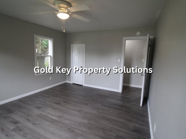 Building Photo - Attractive 2 BR 1 BA House with Garage and...