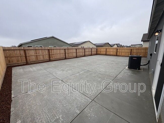 Building Photo - 2405 N Fontana St