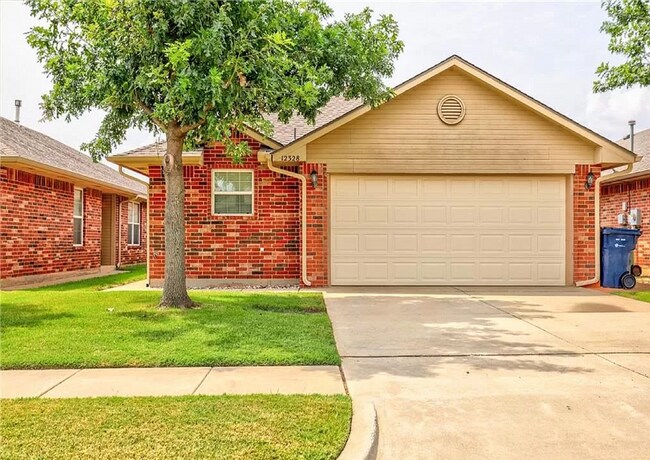 Building Photo - Gorgeous 3 bedroom 2 Bath and 2 Car Home in the Heart of Yukon