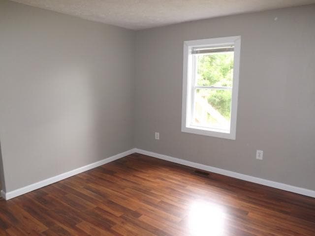 Building Photo - Cozy 2 Bedroom in Town