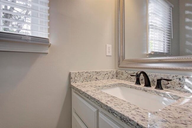 Building Photo - 5707 Chester St