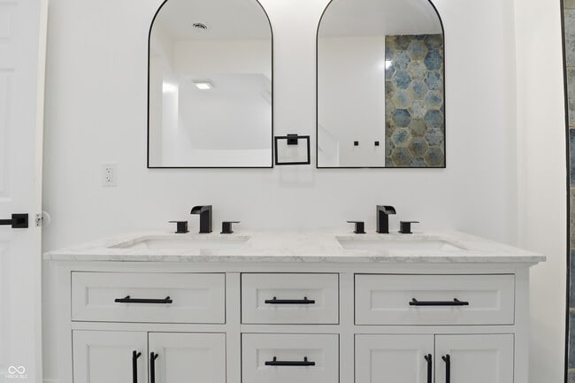 Building Photo - 29 N State Ave