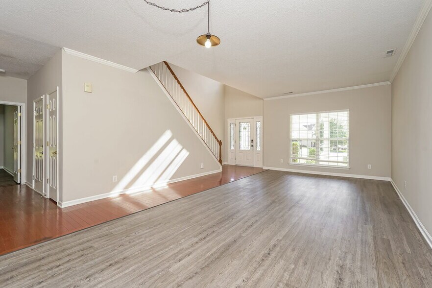 Building Photo - 235 Creeks Edge Ct