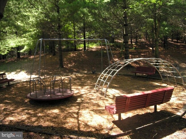 Building Photo - 6076 Heatherwood Dr